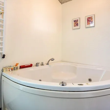 Luxury Retreat With Pool - By Traum